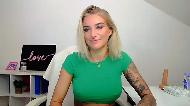 Lia Benini online show from February 27, 2025, 1:17 pm