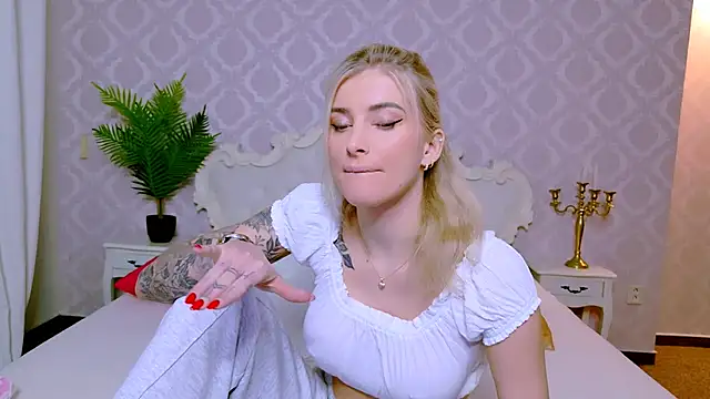 Lia Benini online show from February 9, 2026, 9:29 am