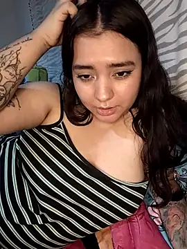 Snapshot of Ema_kraus chatting on March 18, 2025, 6:39 am Ema kraus online show from March 18, 2025, 6:39 am