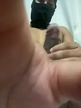 Snapshot of rickzinnxz chatting on March 3, 2025, 12:39 pm rickzinnxz online show from March 3, 2025, 12:39 pm