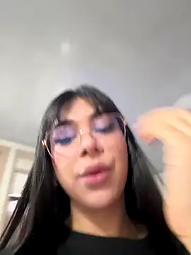 RoseCassie online show from November 20, 2025, 1:12 pm