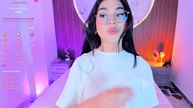 Snapshot of RoseCassie chatting on June 5, 2026, 2:01 pm RoseCassie online show from June 5, 2026, 2:01 pm