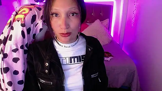 Snapshot of mia_collens chatting on February 19, 2025, 2:23 am mia collens online show from February 19, 2025, 2:23 am