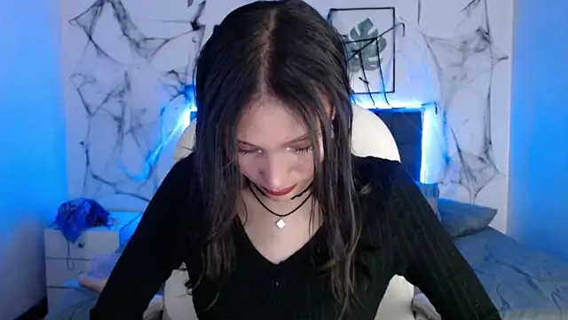 mia collens online show from October 29, 2025, 3:38 am