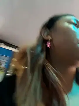 lauraltt online show from November 30, 2025, 7:03 pm