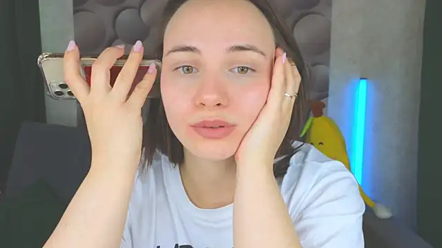 Snapshot of Cute_smile_sharon chatting on February 27, 2025, 5:07 am Cute smile sharon online show from February 27, 2025, 5:07 am