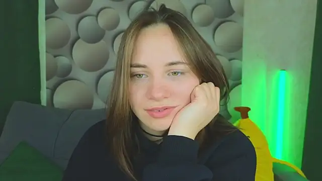 Snapshot of Cute_smile_sharon chatting on March 21, 2025, 6:16 am Cute smile sharon online show from March 21, 2025, 6:16 am