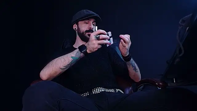 Snapshot of AxelColton chatting on November 30, 2025, 8:04 am AxelColton online show from November 30, 2025, 8:04 am