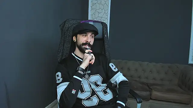 Snapshot of AxelColton chatting on January 9, 2026, 11:50 am AxelColton online show from January 9, 2026, 11:50 am