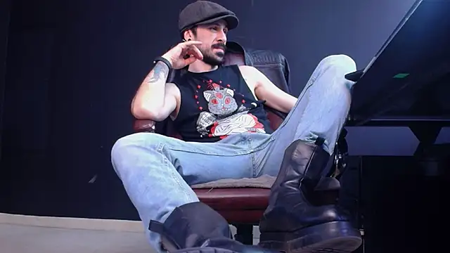 Snapshot of AxelColton chatting on October 18, 2025, 10:28 am AxelColton online show from October 18, 2025, 10:28 am