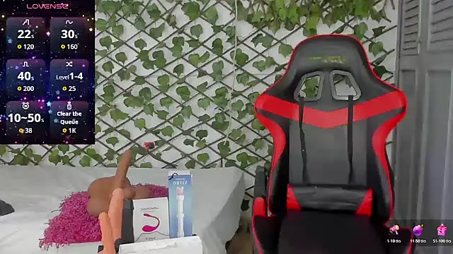 dani-lue online show from November 14, 2025, 12:42 pm