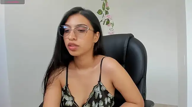 Snapshot of Ninna--1 chatting on February 13, 2025, 3:24 pm Ninna--1 online show from February 13, 2025, 3:24 pm