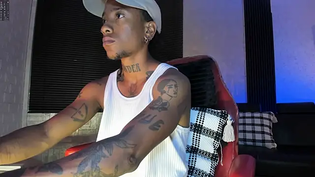 Snapshot of JhonyMiller_ chatting on February 13, 2026, 11:49 pm JhonyMiller online show from February 13, 2026, 11:49 pm