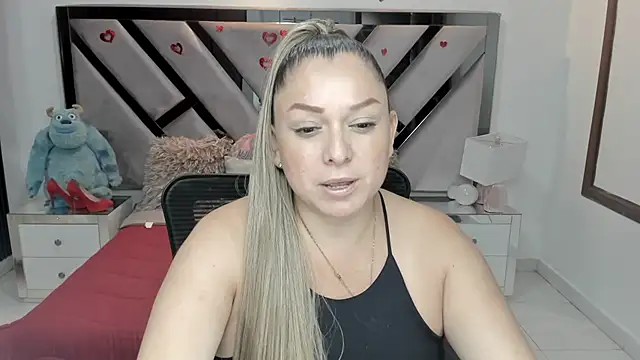 natalia5560 online show from November 1, 2025, 1:27 pm