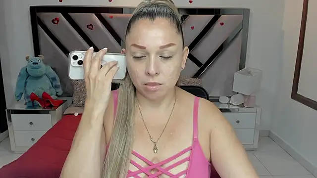 natalia5560 online show from October 23, 2025, 12:37 pm