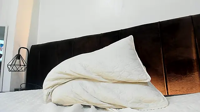 Snapshot of AbrilSonne chatting on March 19, 2025, 4:57 am AbrilSonne online show from March 19, 2025, 4:57 am