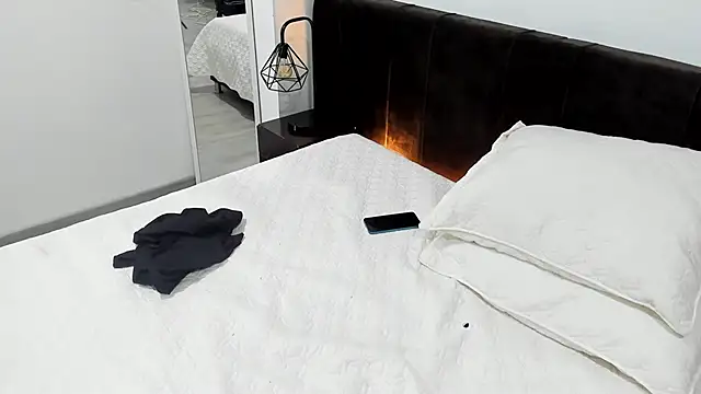 Snapshot of AbrilSonne chatting on March 19, 2025, 10:53 pm AbrilSonne online show from March 19, 2025, 10:53 pm