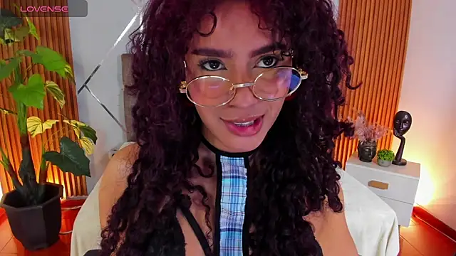 charlottee white online show from December 17, 2025, 8:36 pm