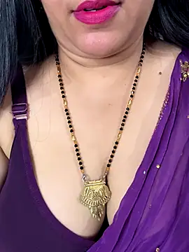 FlatVincy4 online show from November 7, 2025, 4:11 pm