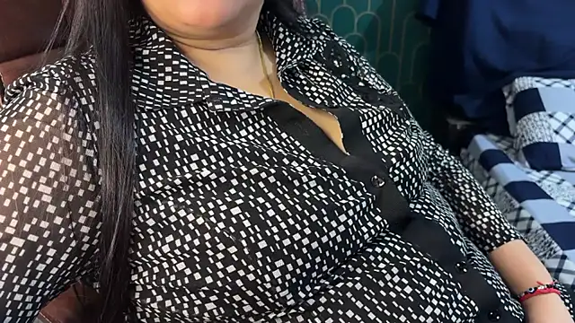 FlatVincy4 online show from July 18, 2026, 7:11 pm