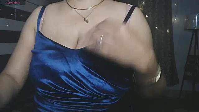 hot menka online show from December 22, 2025, 10:37 am