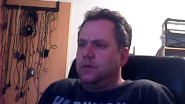 Snapshot of DauerAkt8069 chatting on January 14, 2026, 2:04 am DauerAkt8069 online show from January 14, 2026, 2:04 am