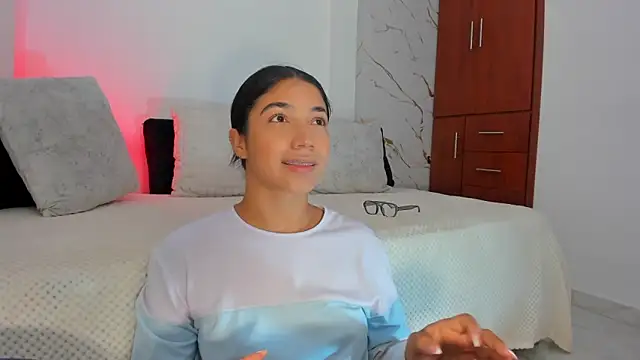 martina roldam online show from June 17, 2026, 12:54 am