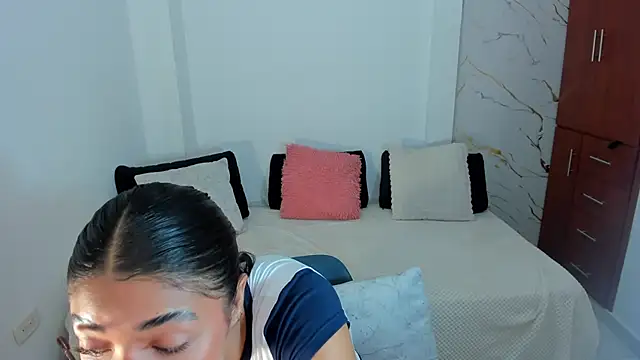 martina roldam online show from June 27, 2026, 1:22 am