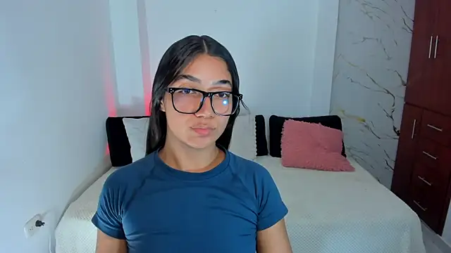 martina roldam online show from May 14, 2026, 7:38 am