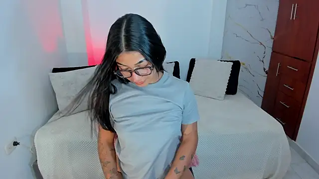 martina roldam online show from June 8, 2026, 5:08 am