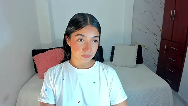 martina roldam online show from June 25, 2026, 1:14 am