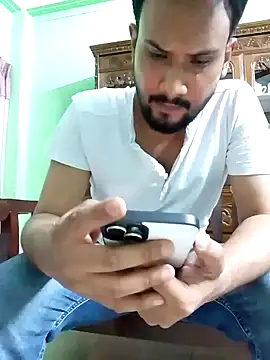 Snapshot of GildanK18 chatting on March 11, 2025, 5:02 pm GildanK18 online show from March 11, 2025, 5:02 pm