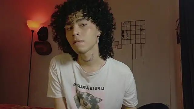 Snapshot of seven7xis chatting on February 21, 2026, 2:02 am seven7xis online show from February 21, 2026, 2:02 am