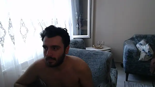 handsomeee04 online show from June 9, 2026, 1:34 pm