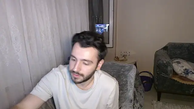 handsomeee04 online show from June 11, 2026, 10:18 pm