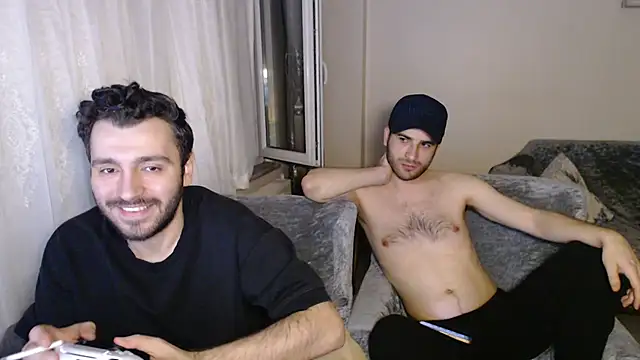 handsomeee04 online show from June 7, 2026, 11:43 pm