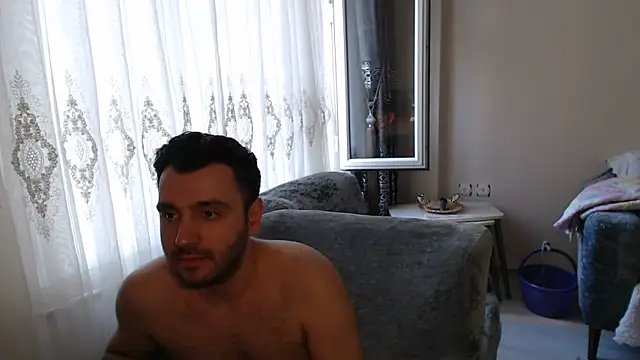 handsomeee04 online show from June 29, 2026, 3:57 am
