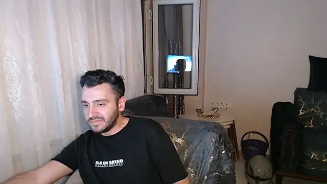 handsomeee04 online show from July 4, 2026, 11:42 pm