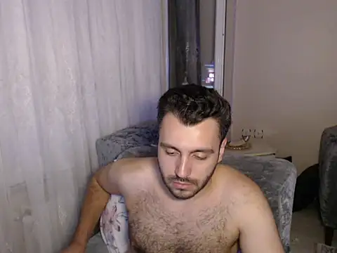 handsomeee04 online show from August 5, 2026, 10:37 pm