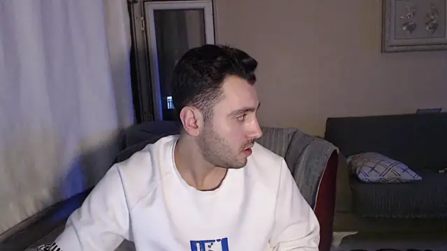 handsomeee04 online show from November 7, 2025, 8:02 pm