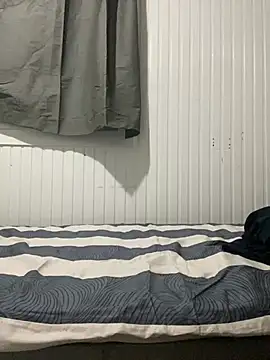 ekskekejejej online show from February 17, 2025, 3:33 pm