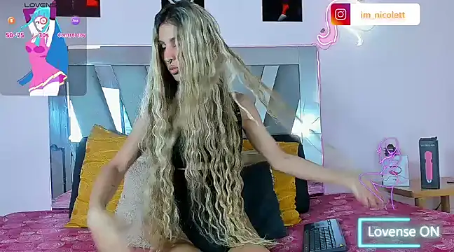 Snapshot of supradoll chatting on March 10, 2025, 3:41 pm supradoll online show from March 10, 2025, 3:41 pm