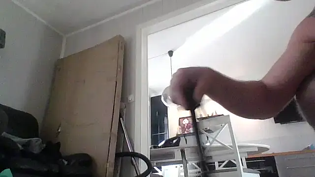 Snapshot of Kennethkine chatting on October 16, 2025, 8:33 am Kennethkine online show from October 16, 2025, 8:33 am