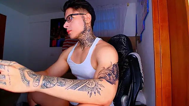 DennisWalkerr online show from November 20, 2025, 10:42 pm