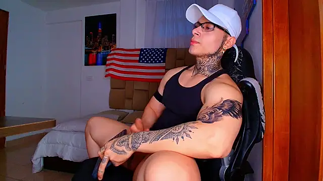 DennisWalkerr online show from November 19, 2025, 10:32 pm