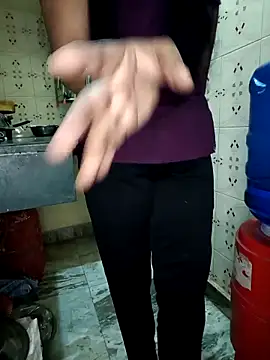 Snapshot of Soniya_444 chatting on March 5, 2025, 7:05 am Soniya 444 online show from March 5, 2025, 7:05 am