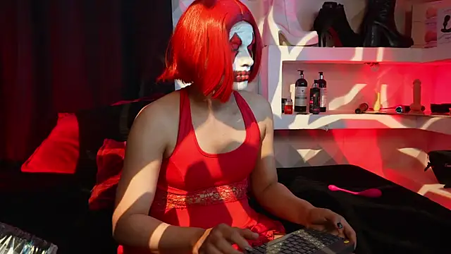 Mara-Bella online show from October 31, 2025, 10:27 pm