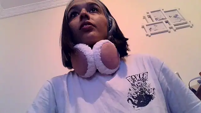 Snapshot of BlueStoneX chatting on February 13, 2026, 7:52 am BlueStoneX online show from February 13, 2026, 7:52 am