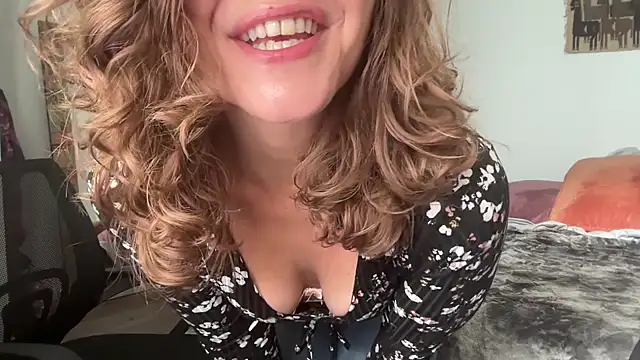 leahsparkles online show from November 11, 2025, 2:56 pm