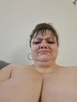 Luciouslouise72xh online show from July 4, 2026, 8:21 am